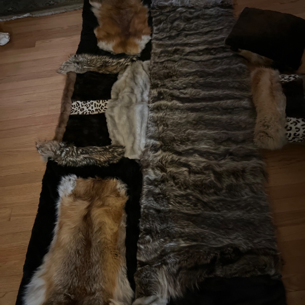 Patchwork fur blanket and pillows